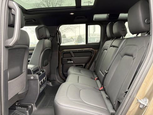 New 2026 Land Rover Defender 110 X-Dynamic SE image 5