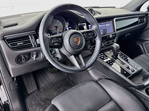 Certified 2023 Porsche Macan S AWD/4WD image 4