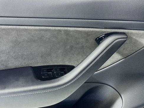 Used 2018 Tesla Model 3 Long Range image 15