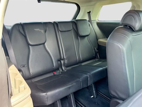 Used 2025 Kia Carnival image 27