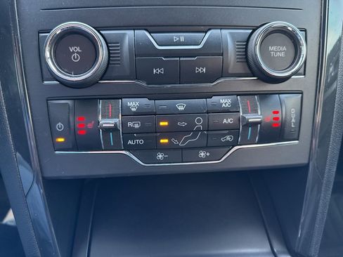 Used 2018 Ford Explorer XLT w/ Equipment Group 202A image 17