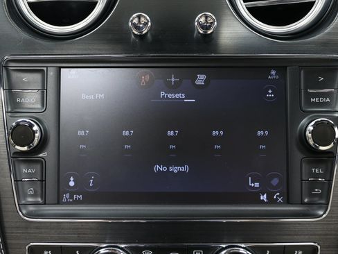 Used 2017 Bentley Bentayga AWD/4WD image 32