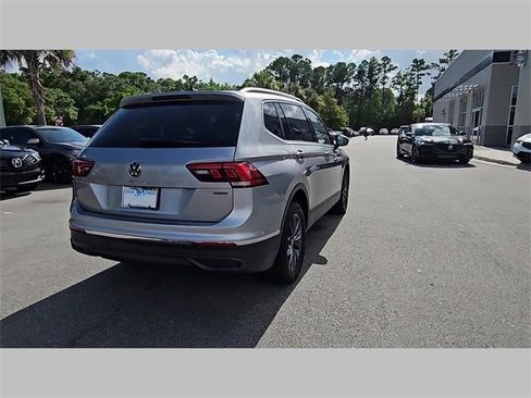 Used 2024 Volkswagen Tiguan SE image 25