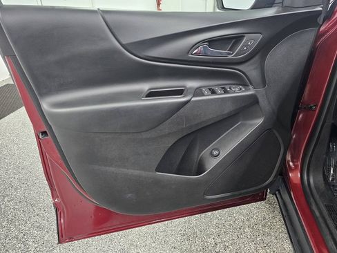 Used 2018 Chevrolet Equinox LT FWD image 12