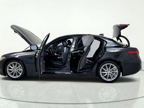 Used 2023 Alfa Romeo Giulia Sprint RWD image 15