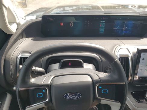 Certified 2025 Ford Expedition Max Platinum image 24