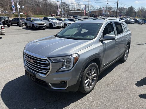 Used 2024 GMC Terrain SLT AWD/4WD image 3