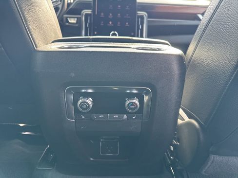 Used 2025 GMC Yukon XL Denali AWD/4WD image 19