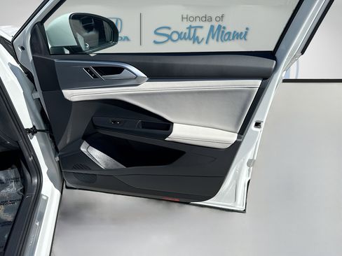 Used 2025 Volkswagen Taos SE image 35