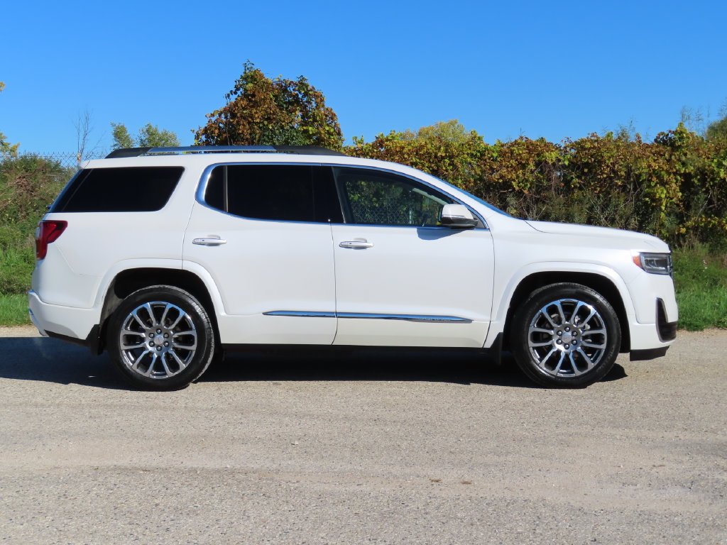 Certified 2022 GMC Acadia Denali w/ GMC Pro Grade Package AWD/4WD image 2