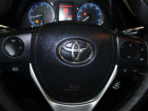 Used 2019 Toyota Corolla LE FWD image 17