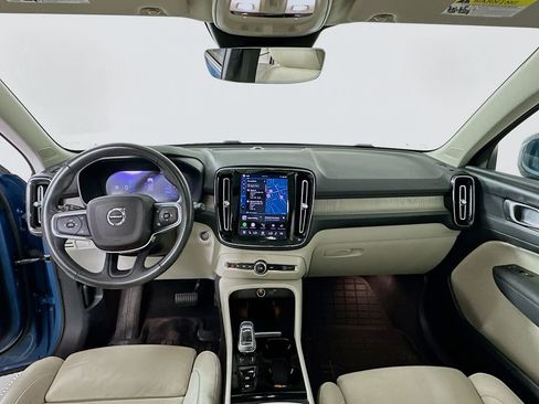 Used 2023 Volvo XC40 B4 Plus w/ Driver Assist Package FWD image 3