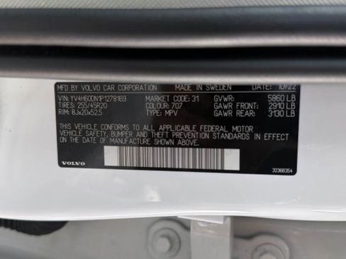 Used 2023 Volvo XC60 T8 Plus image 19