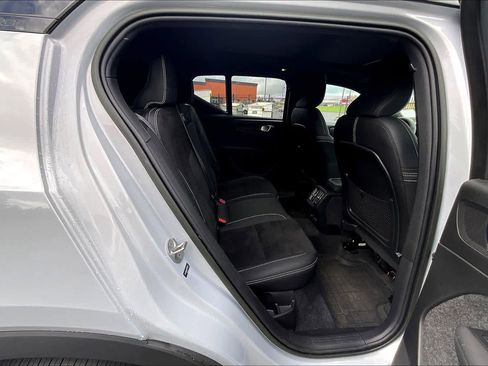 Used 2022 Volvo XC40 P8 Recharge Ultimate image 30