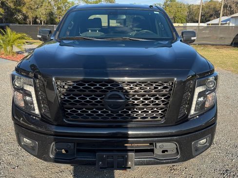 Used 2018 Nissan Titan SV w/ SV Convenience Package image 2