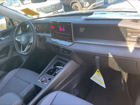 New 2026 Volkswagen Tiguan SE image 10