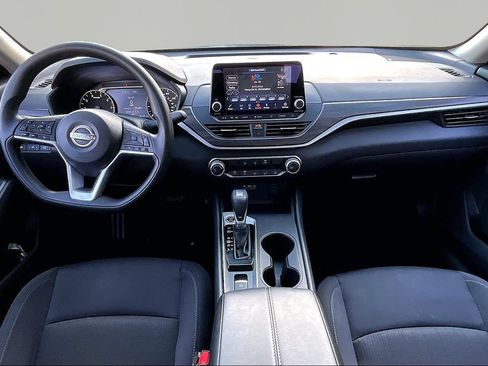 Used 2025 Nissan Altima 2.5 SV AWD/4WD image 8