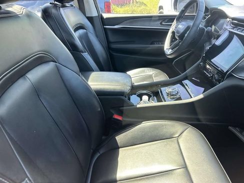 Used 2023 Jeep Grand Cherokee L Limited w/ Black Appearance Package RWD image 16