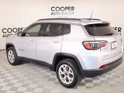 Used 2025 Jeep Compass Latitude image 21