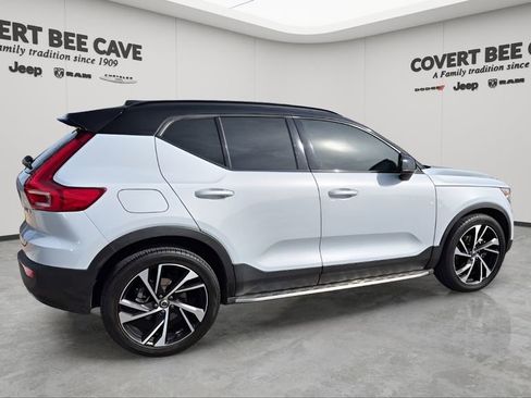 Used 2022 Volvo XC40 T5 R-Design w/ Advanced Package image 10