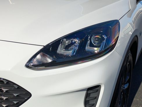 Used 2020 Ford Escape SE Sport image 10