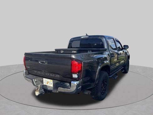 Used 2019 Toyota Tacoma SR5 AWD/4WD image 5