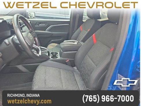 Used 2023 Chevrolet Colorado Z71 w/ Z71 Convenience Package 2 AWD/4WD image 3