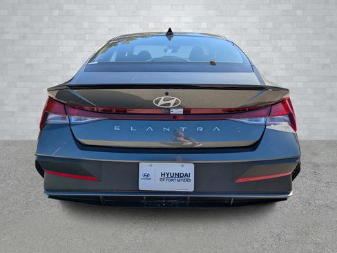 Used 2025 Hyundai Elantra Sport image 6