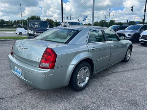 Used 2005 Chrysler 300 Touring RWD image 3