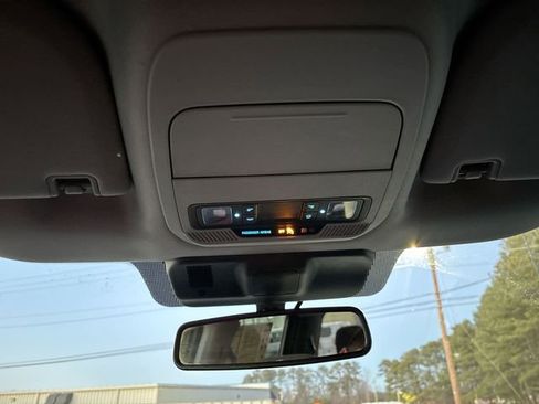 Used 2022 Ford F150 Lightning XLT image 31