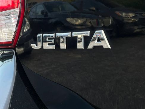 Used 2011 Volkswagen Jetta S FWD image 38