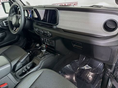 Used 2025 Jeep Wrangler Sport AWD/4WD image 29