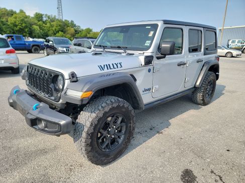 Used 2024 Jeep Wrangler Unlimited AWD/4WD image 2