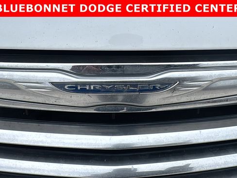 Used 2013 Chrysler Town & Country Touring-L w/ Driver Convenience Group FWD image 8