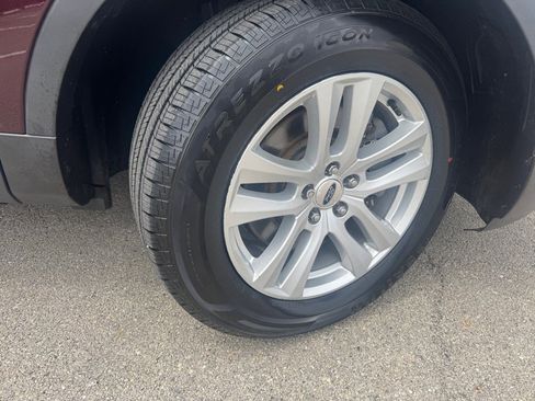 Used 2019 Ford Explorer XLT w/ Equipment Group 202A AWD/4WD image 12