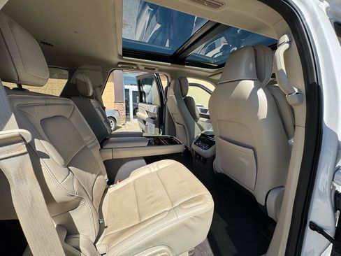 Used 2019 Lincoln Navigator Reserve image 22