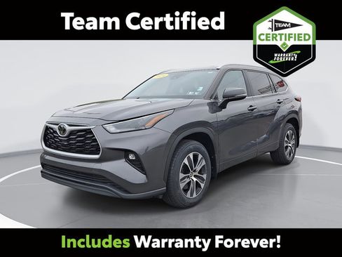 Used 2024 Toyota Highlander XLE image 1