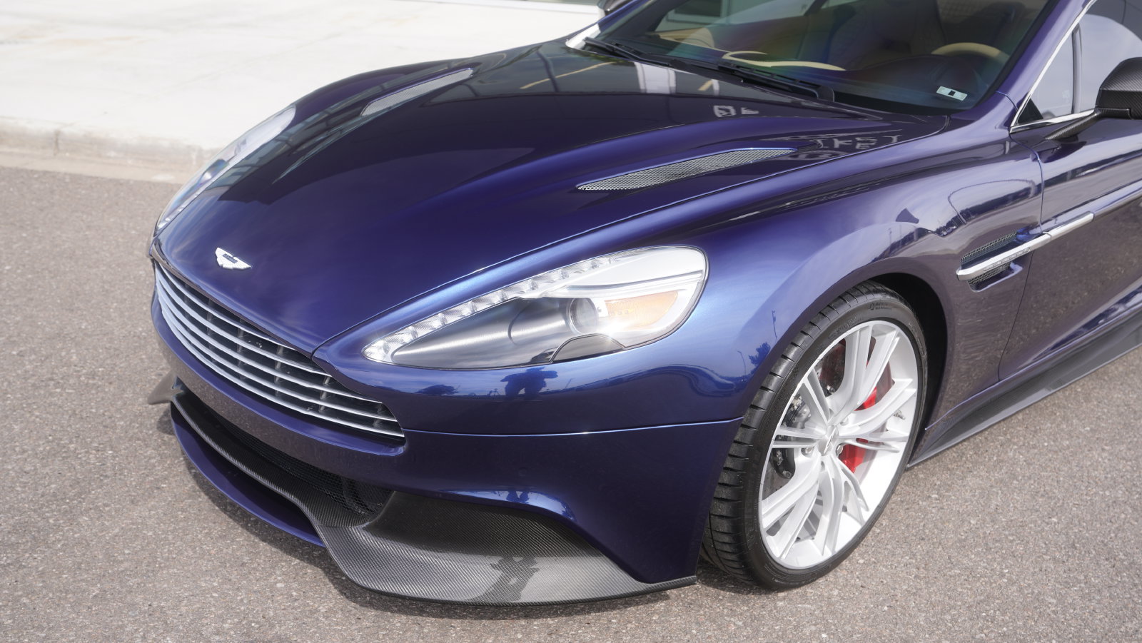 Used 2015 Aston Martin Vanquish Coupe RWD image 29