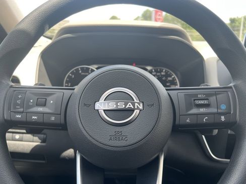 Used 2023 Nissan Rogue SV image 15