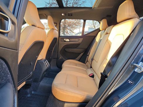 Used 2021 Volvo XC40 T5 Inscription w/ Protection Package Premier image 9