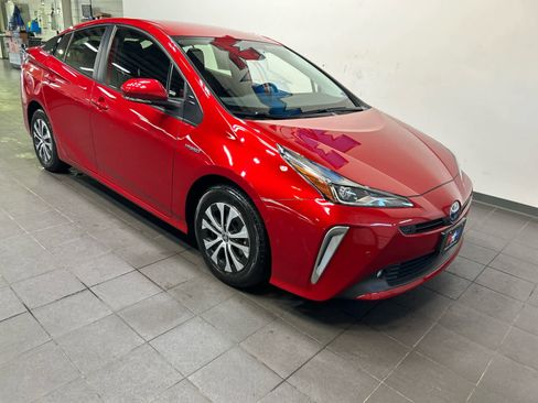Used 2022 Toyota Prius LE image 2