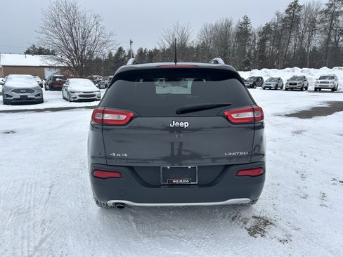 Used 2017 Jeep Cherokee Limited image 4