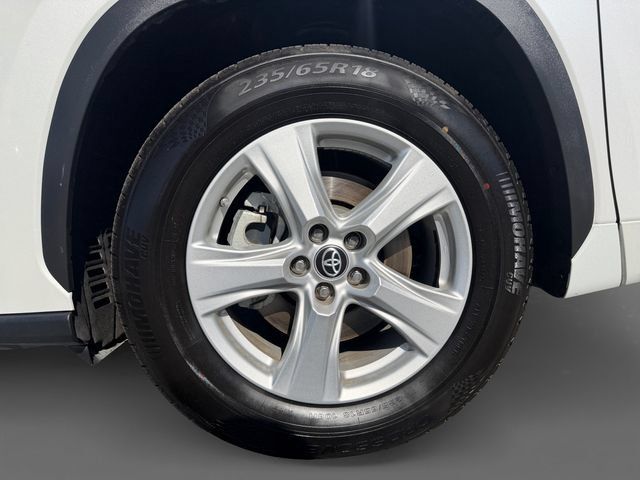 Certified 2023 Toyota Highlander LE FWD image 12