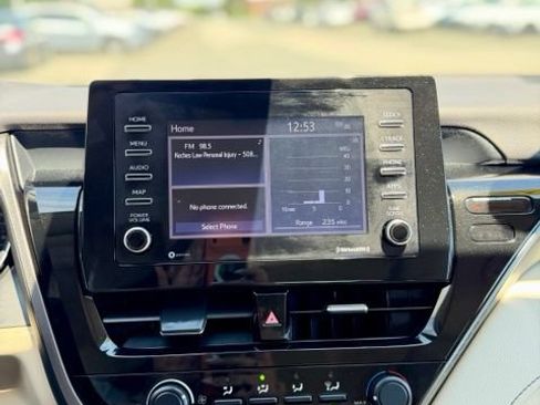 Used 2021 Toyota Camry LE w/ Carpet Mat Package (TMS) FWD image 17