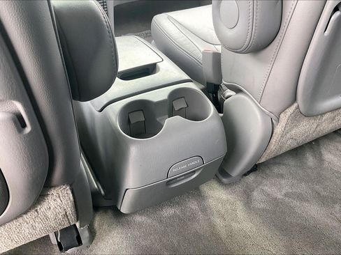 Used 2010 Toyota Sienna XLE FWD image 39