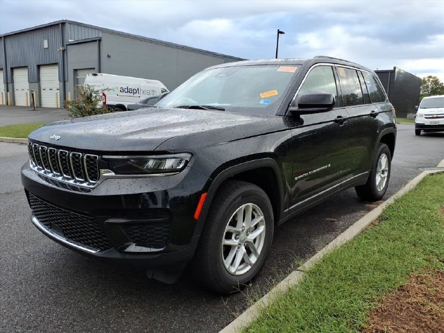 Used 2025 Jeep Grand Cherokee Laredo X AWD/4WD image 11