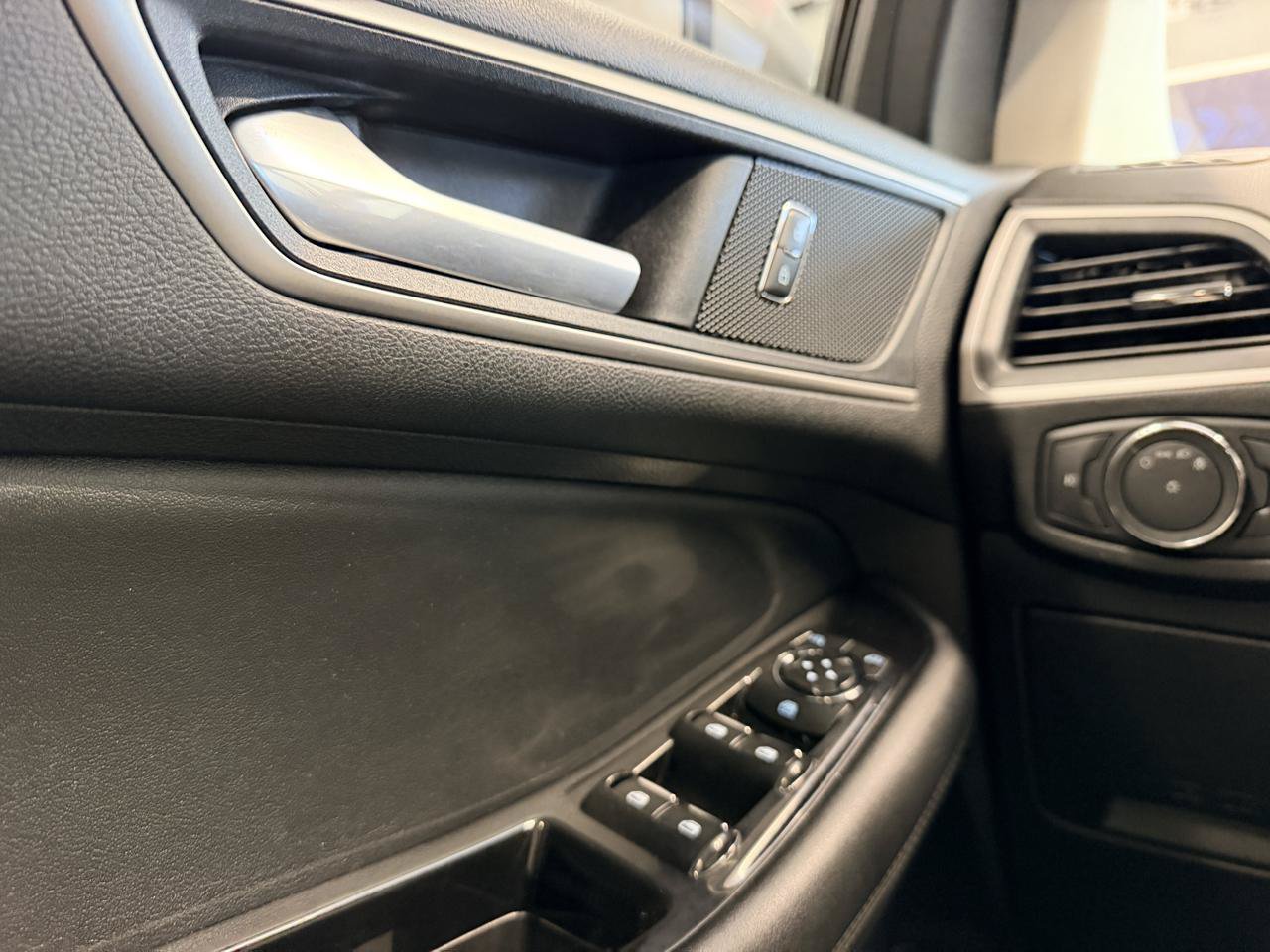 Used 2019 Ford Edge SEL w/ Equipment Group 201A AWD/4WD image 36
