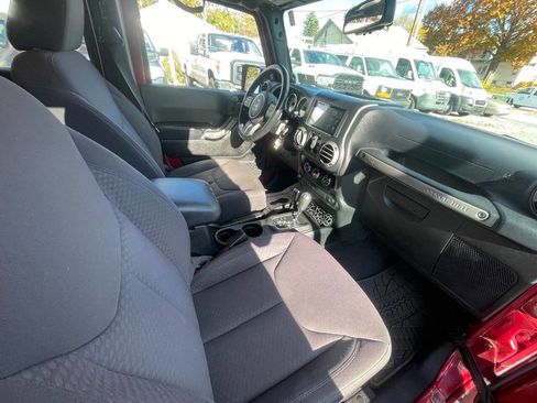 Used 2013 Jeep Wrangler Unlimited Sport image 33