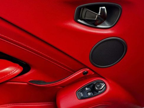 Used 2023 Aston Martin V8 Vantage Coupe image 22
