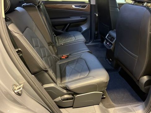 Certified 2025 Volkswagen Atlas SE FWD image 12